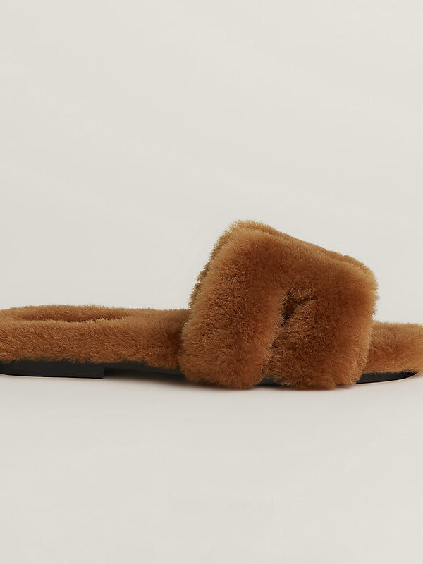 Hermès Oran Shearling Sandal – Gold 2