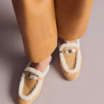 Hermès Oz Shearling Mule – Miel / Écru 5
